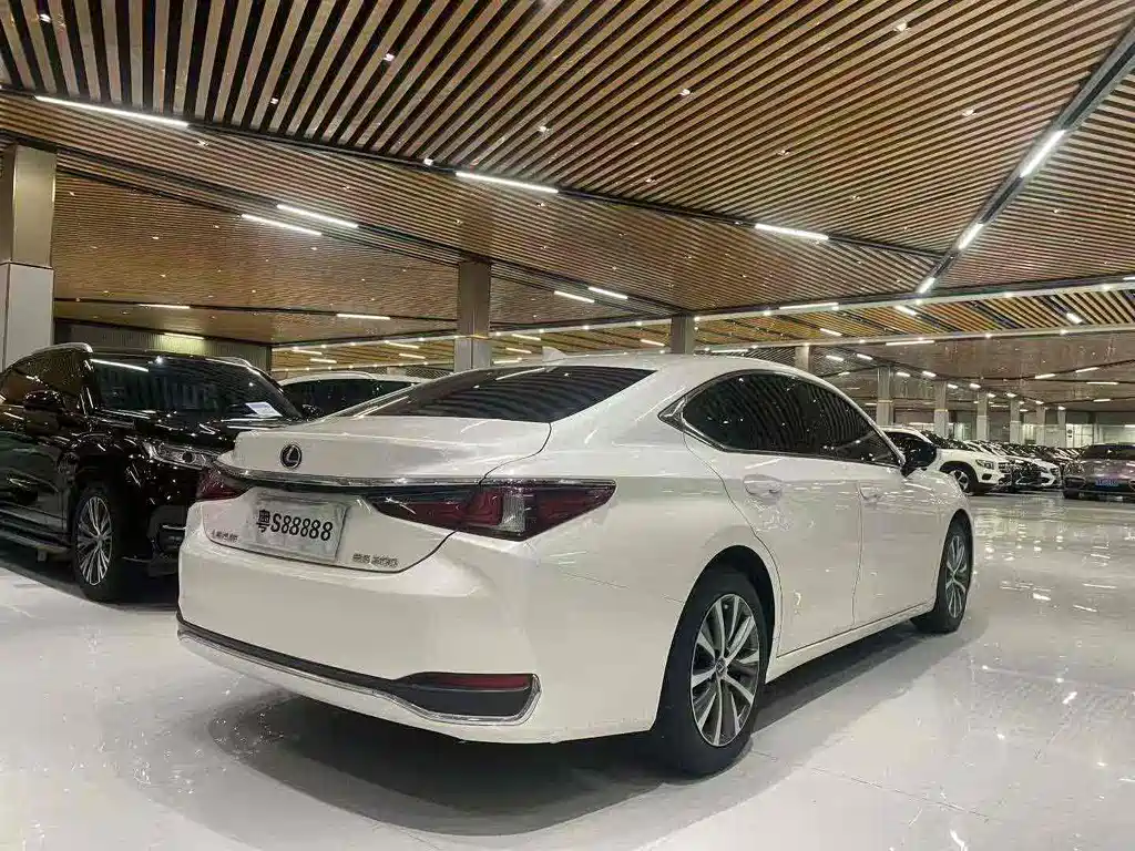 LEXUS  ES