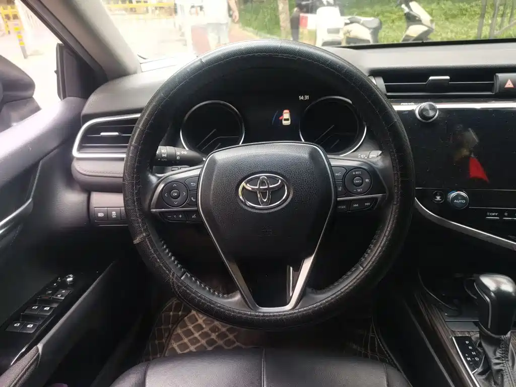 Toyota Camry — миниатюра 11