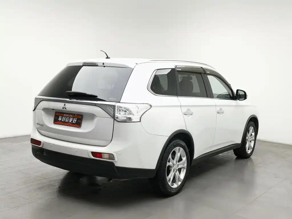 Mitsubishi Outlander (Import) — миниатюра 2