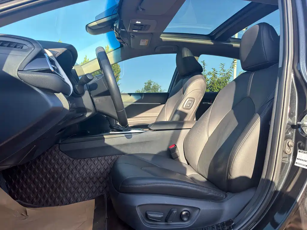 Toyota Camry — миниатюра 17