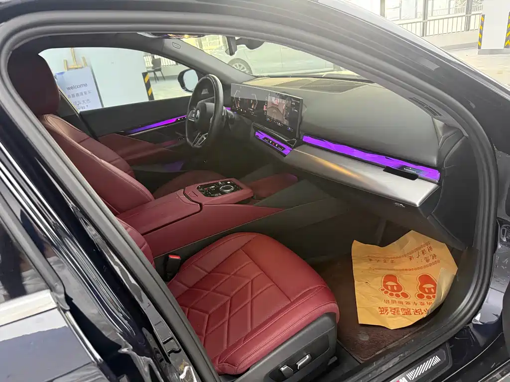 BMW 5 Series — миниатюра 10