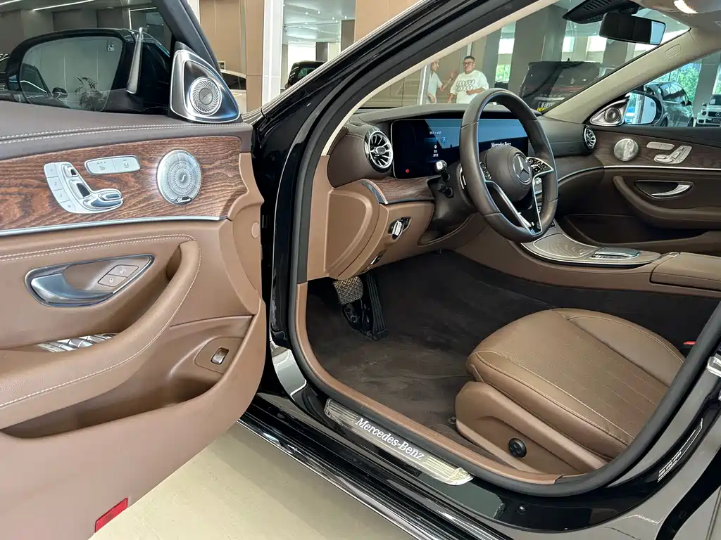 Mercedes-Benz E-Class — миниатюра 9