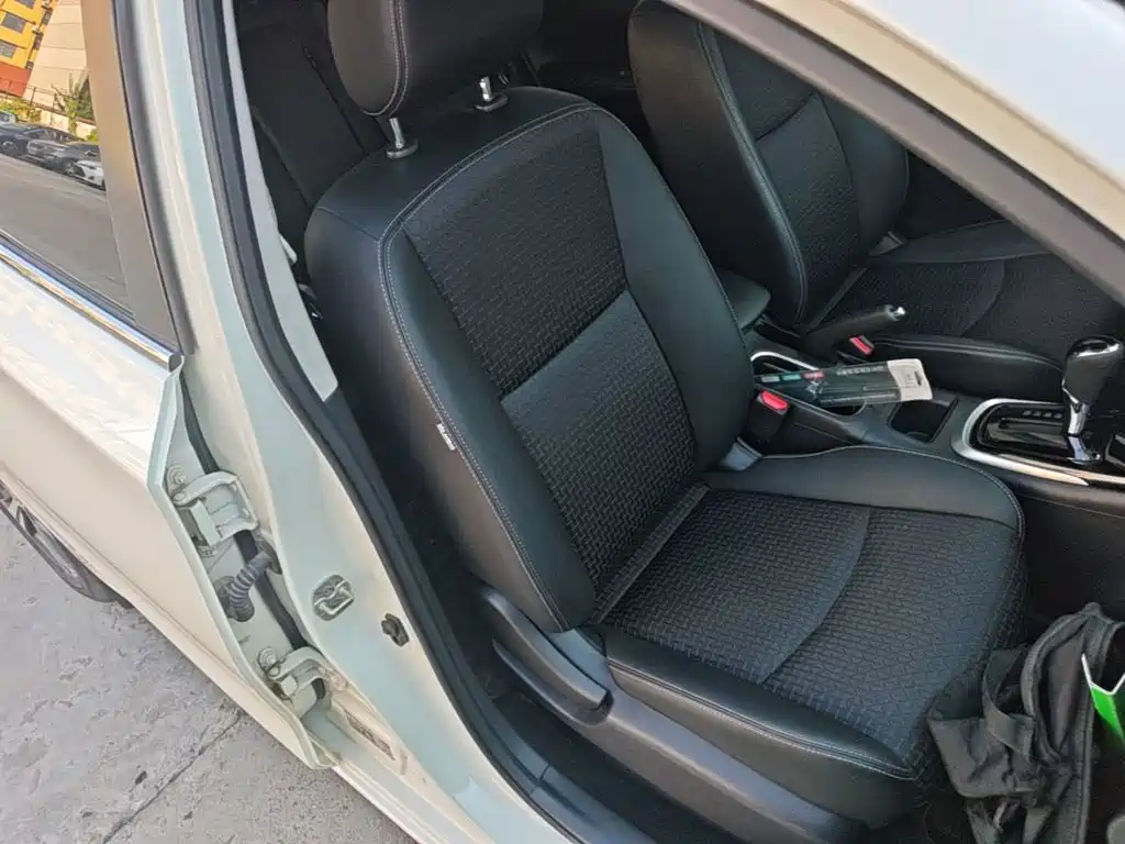 Nissan Tiida — миниатюра 25