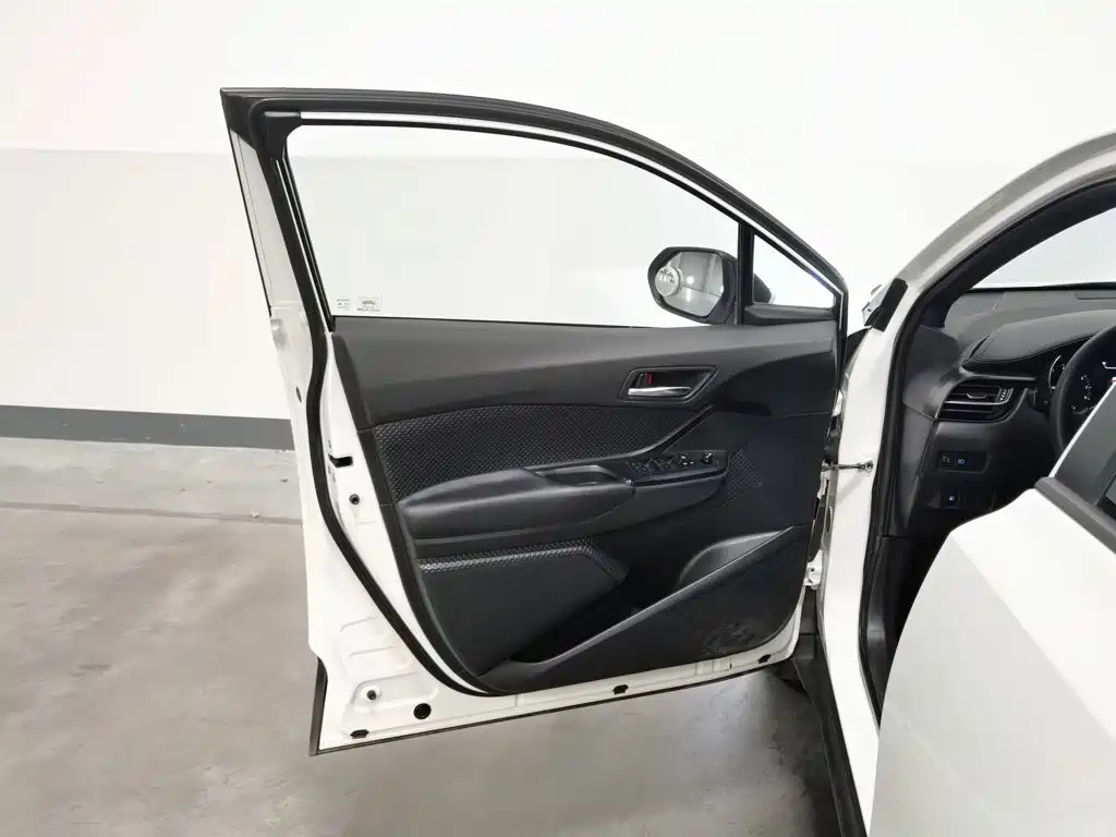 Toyota IZOA — миниатюра 8
