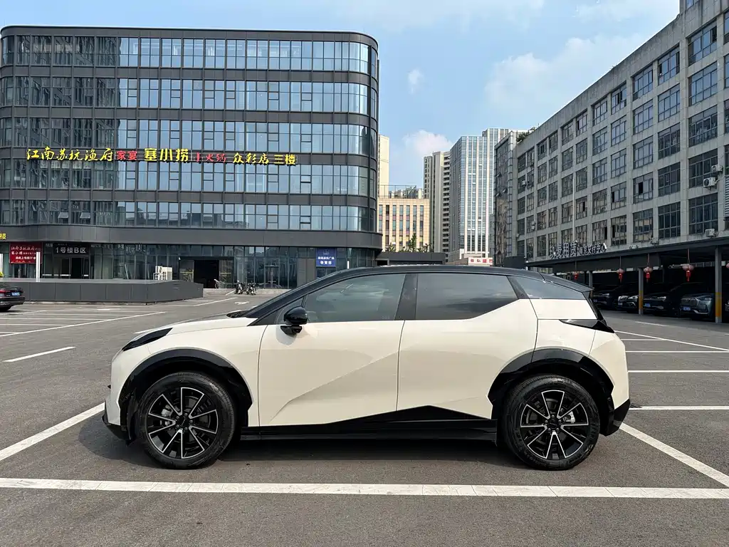 Zeekr X 2023 ME 5 мест