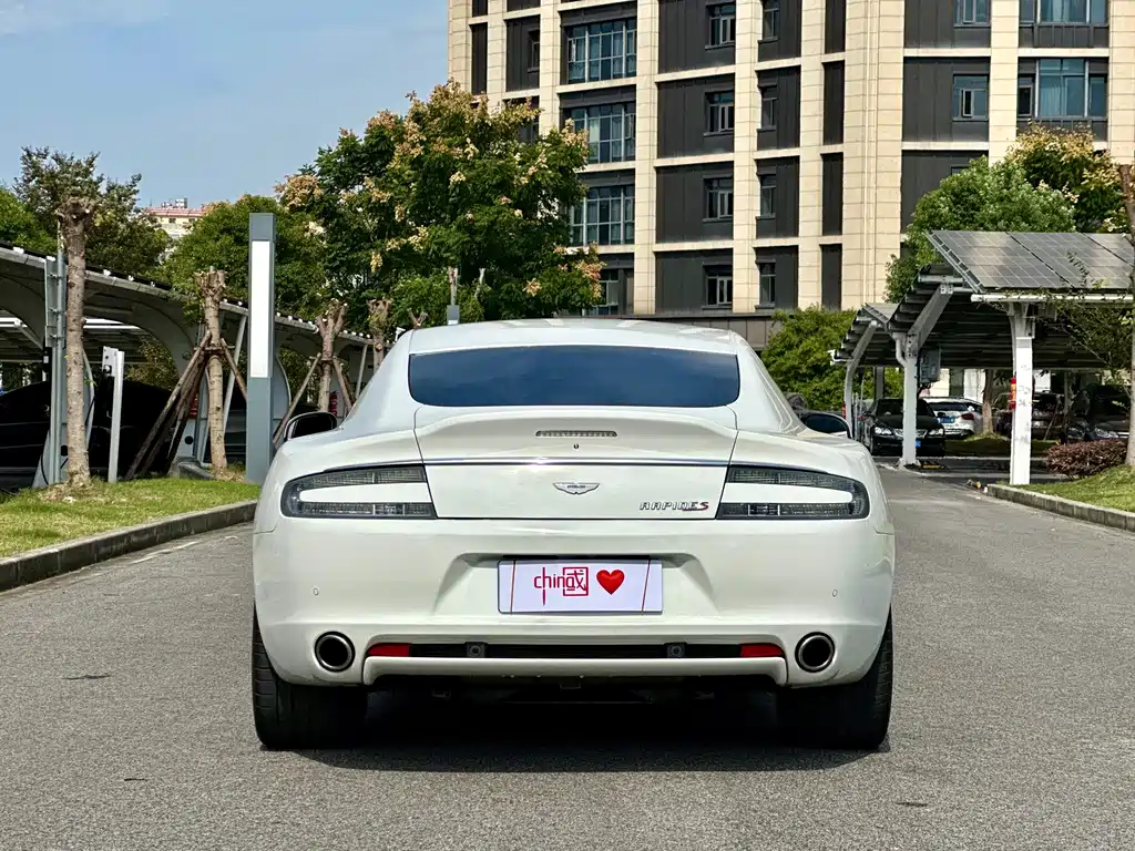 Aston Martin Rapide — миниатюра 15