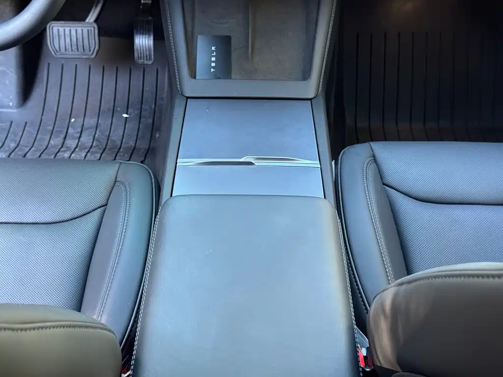 Tesla Model 3 — миниатюра 18