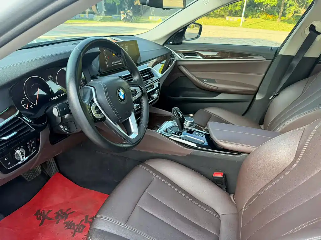 BMW 5 Series — миниатюра 6