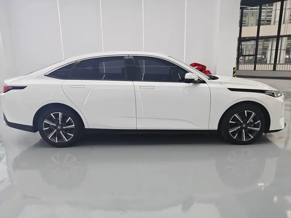 Changan Eado — миниатюра 4
