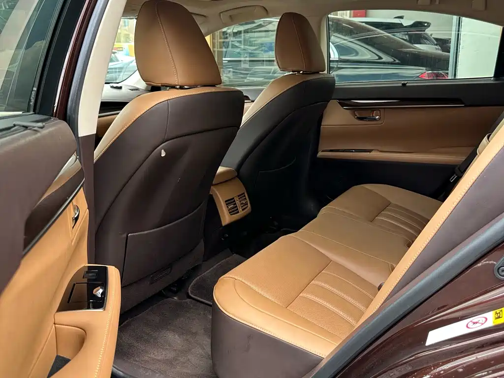 Lexus ES — миниатюра 10
