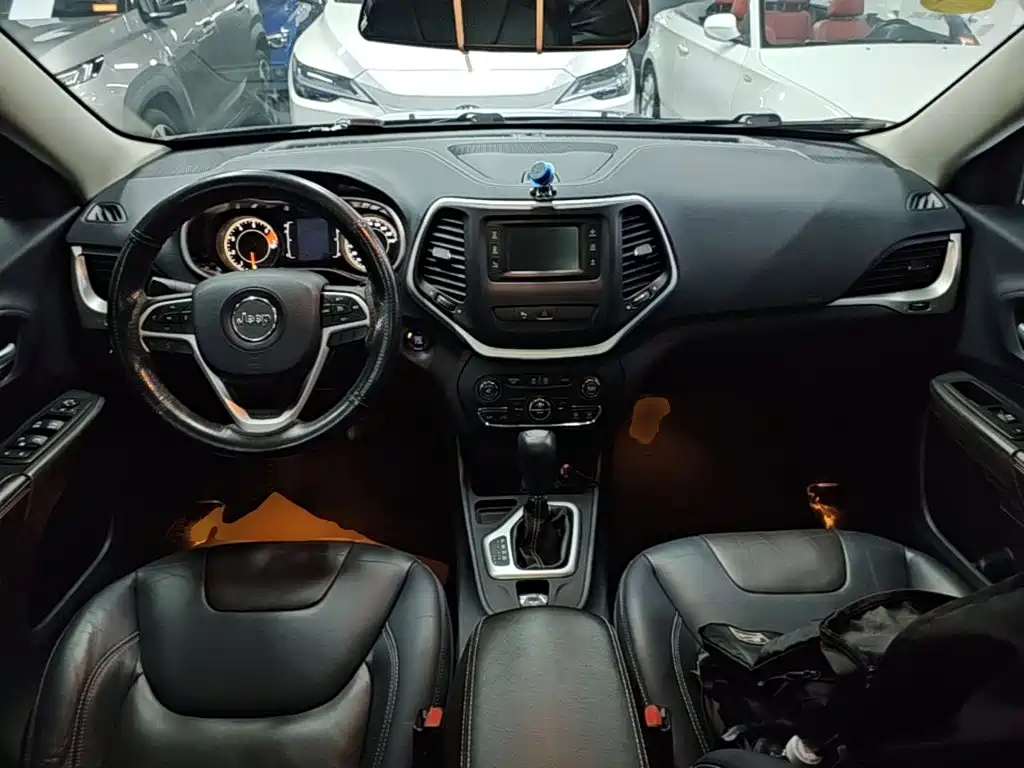 Jeep Cherokee — миниатюра 10