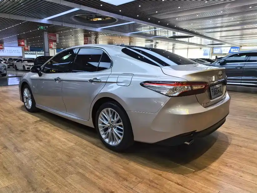 Toyota Camry — миниатюра 19
