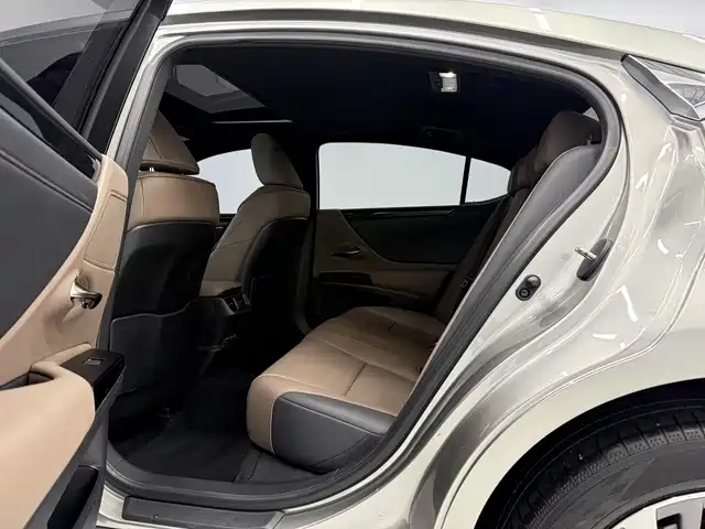Lexus ES — миниатюра 8