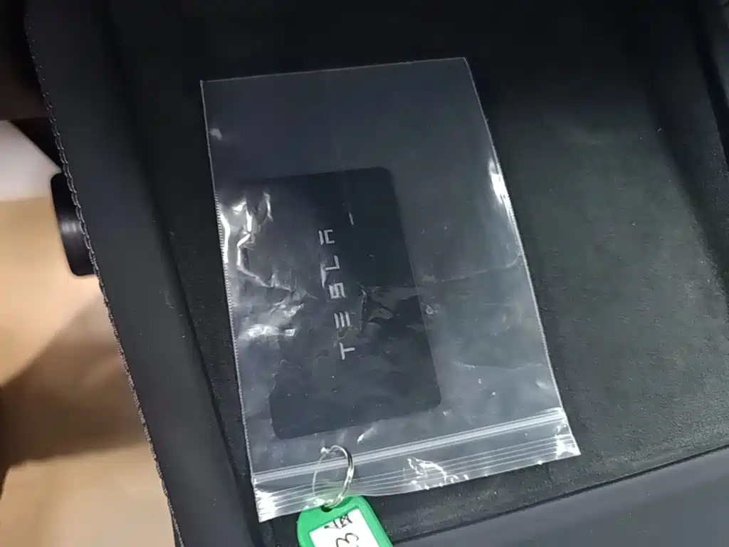 Tesla Model 3 — миниатюра 9
