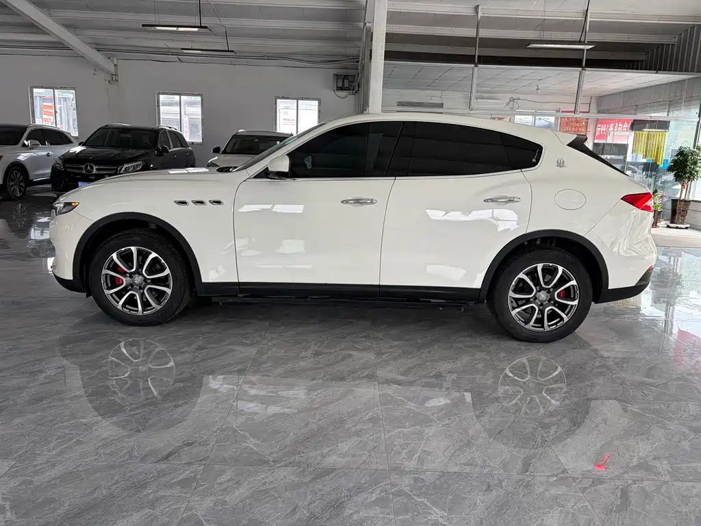 Maserati Levante — миниатюра 3