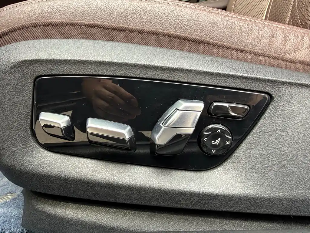 BMW 5 Series — миниатюра 8