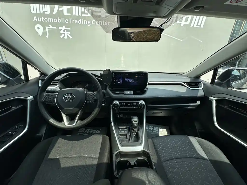 Toyota RAV4 — миниатюра 6
