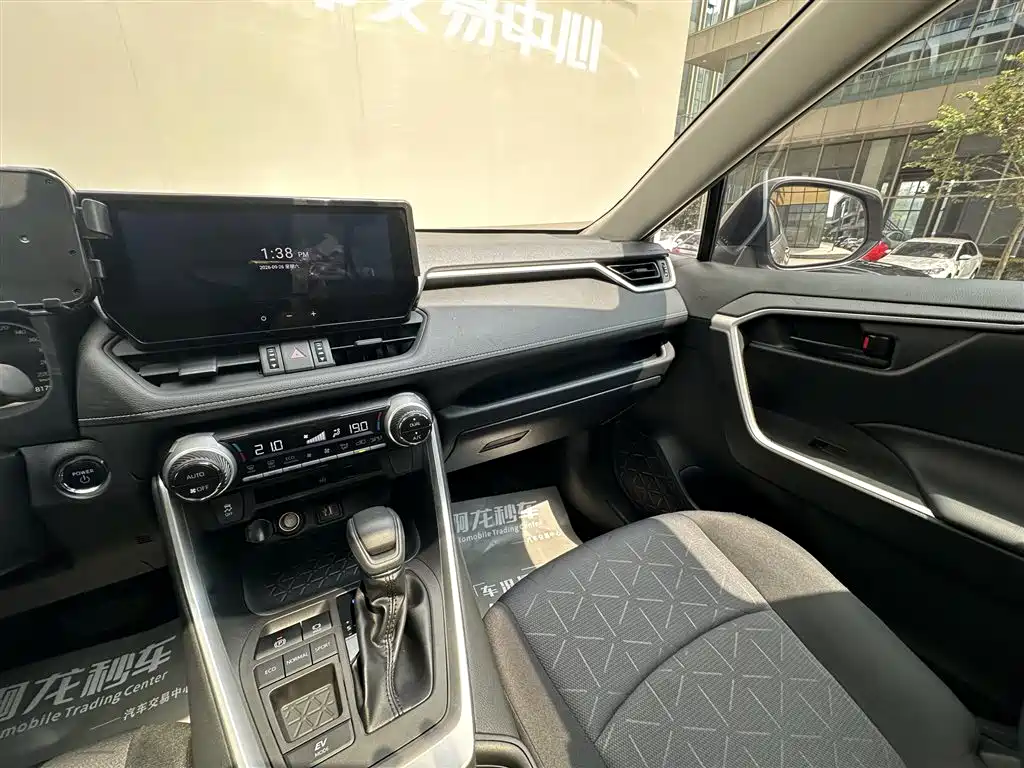 Toyota RAV4 — миниатюра 13