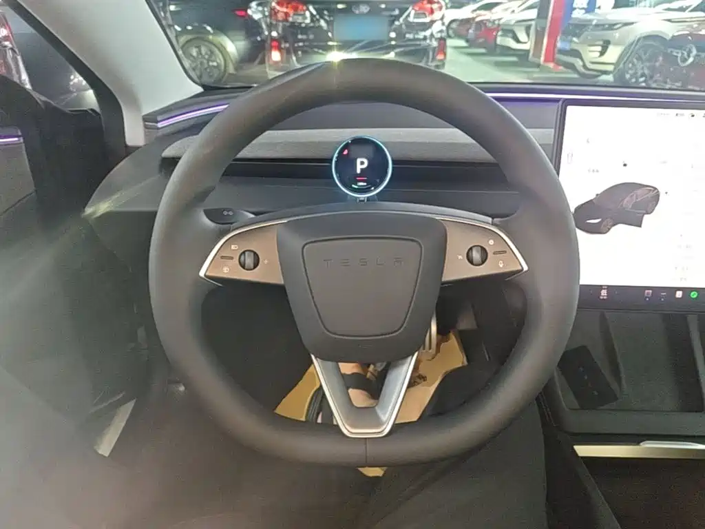 Tesla Model 3 — миниатюра 11