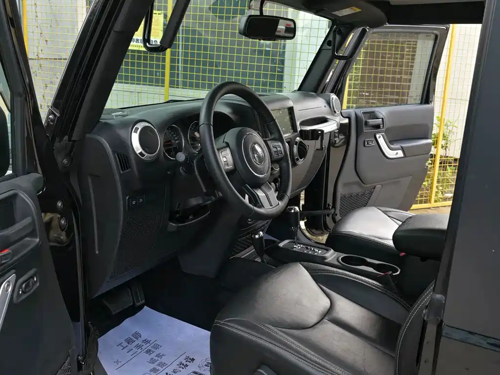 Jeep Wrangler — миниатюра 7