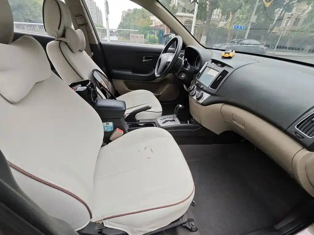 Hyundai Elantra — миниатюра 9