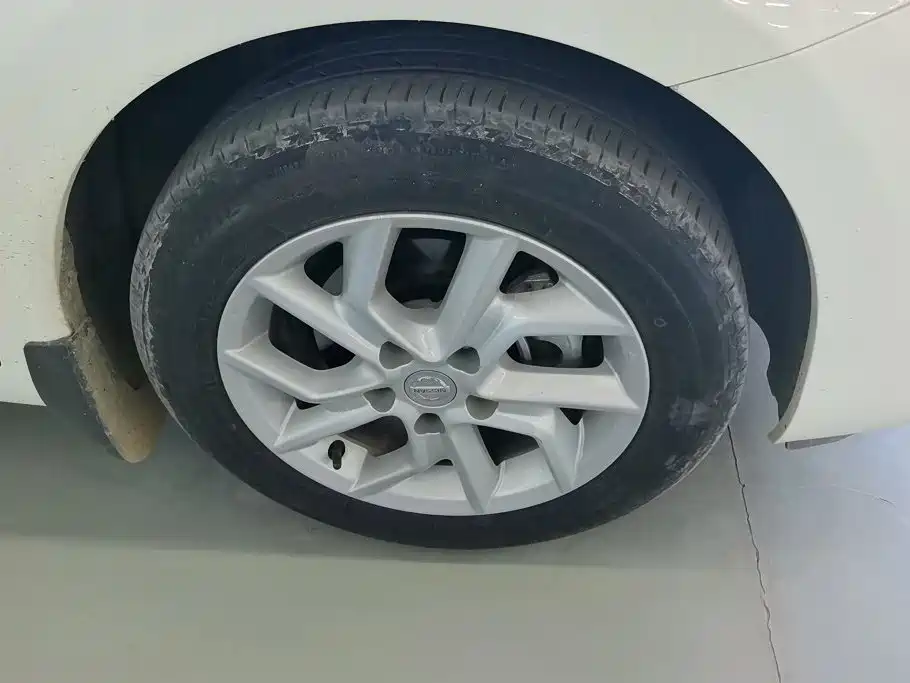 Nissan Tiida — миниатюра 6