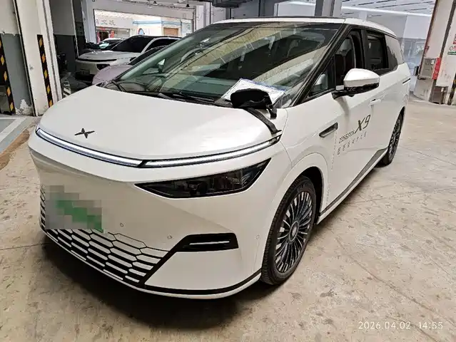 2025 Xpeng X9