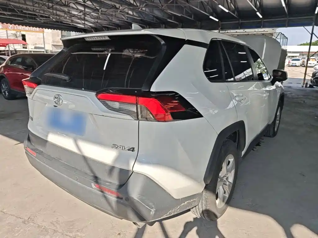 Toyota RAV4 — миниатюра 7