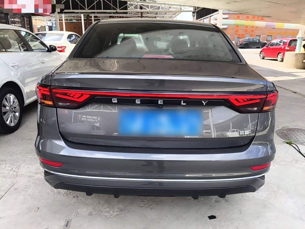 Geely Emgrand 1.5 л 2021 г. Серебристо-серый, пробег 19000 км