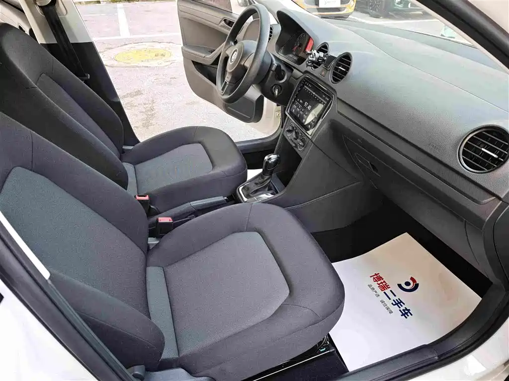 Volkswagen Jetta — миниатюра 11