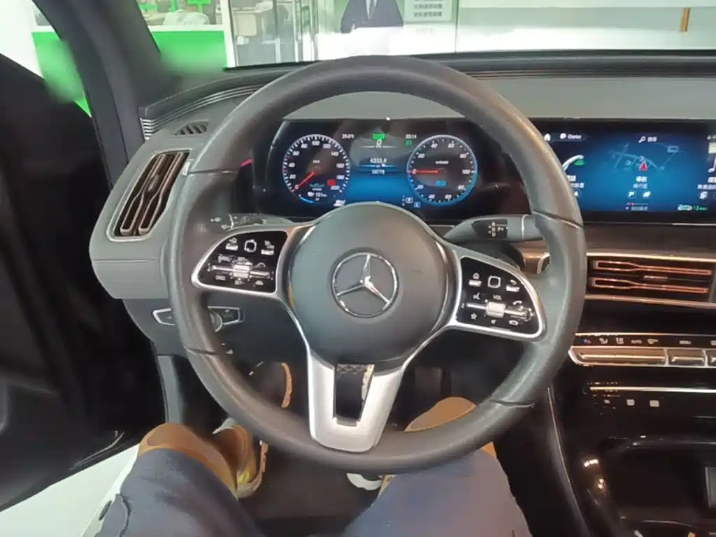 Mercedes-Benz EQC — миниатюра 11