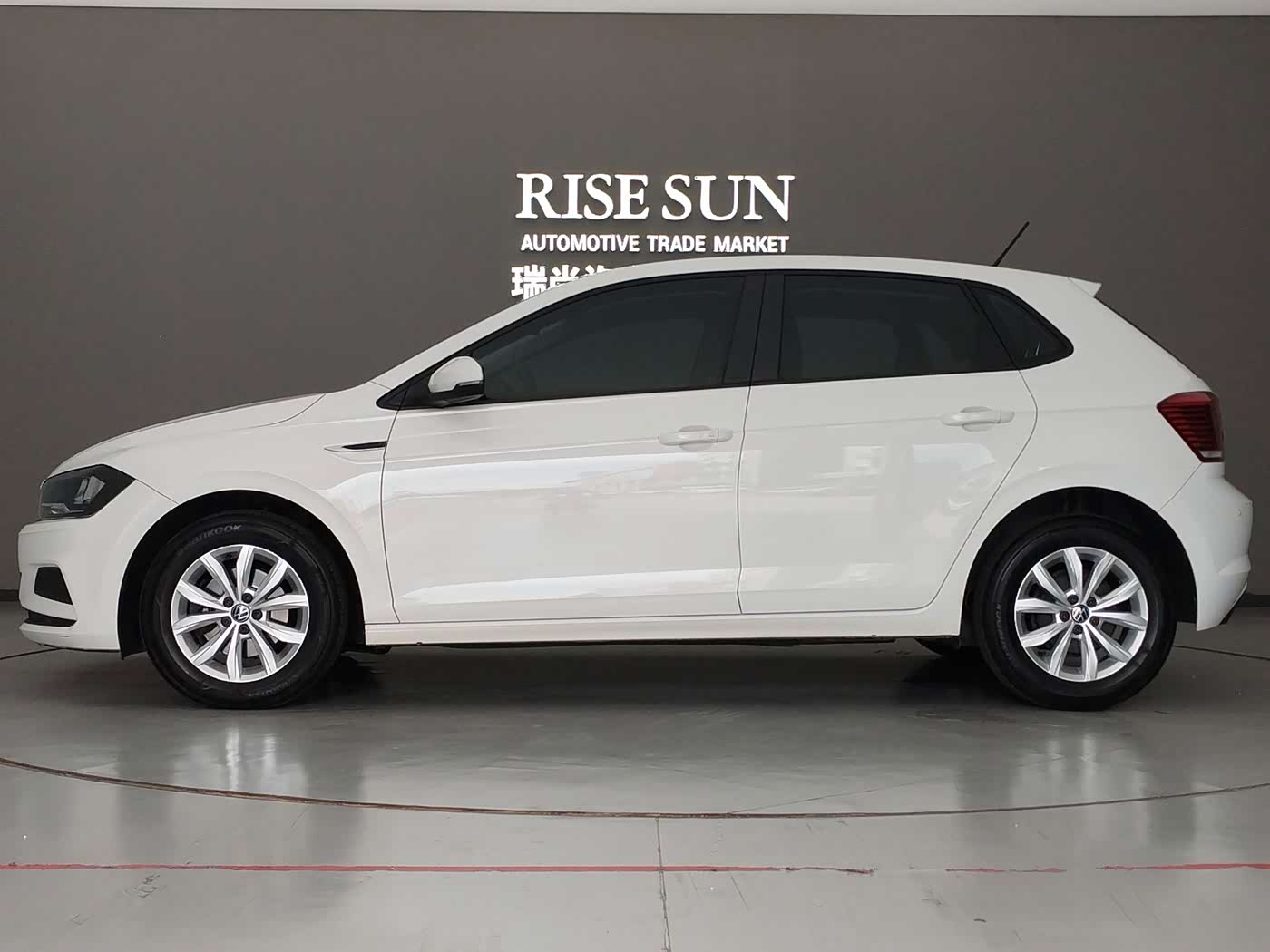 Volkswagen Polo 1.5 л 2021 г. Белый, пробег 46000 км