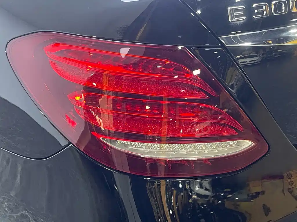 Mercedes-Benz E-Class — миниатюра 12