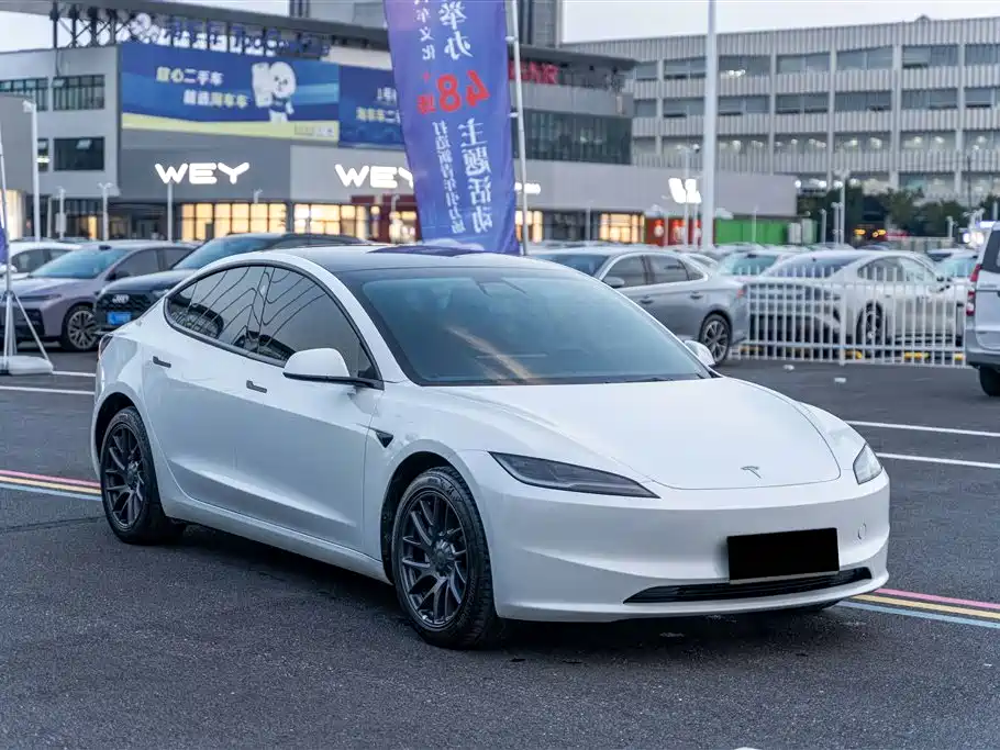 Tesla Model 3 — миниатюра 3