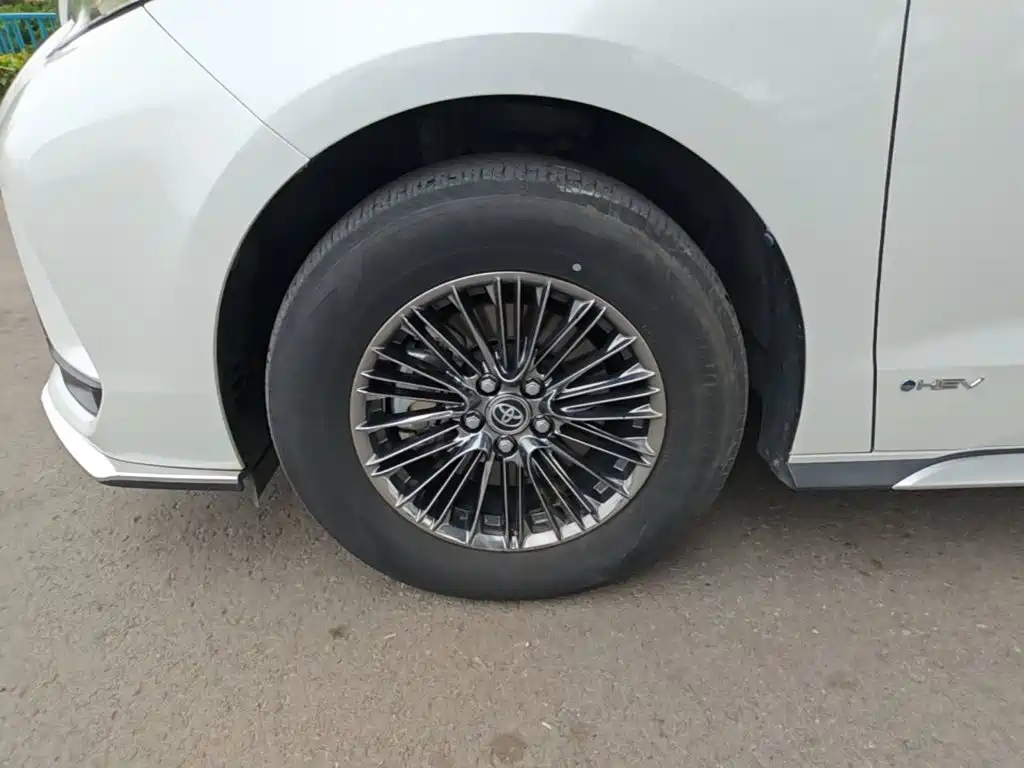 Toyota Granvia — миниатюра 23