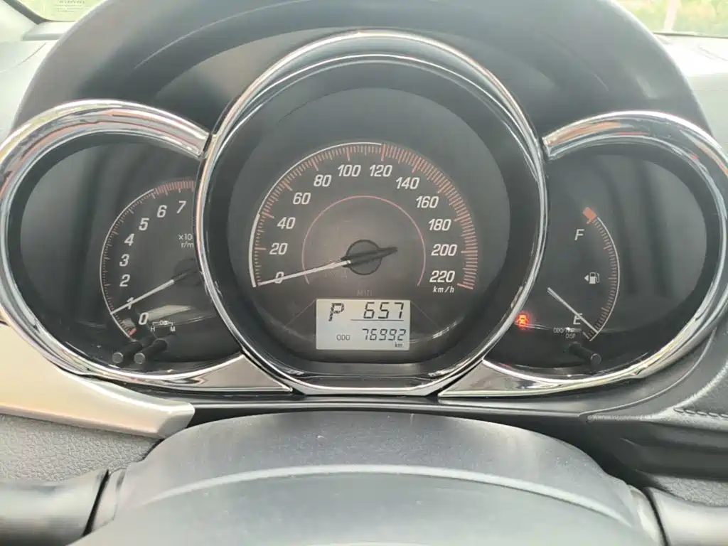 Toyota Yaris L — миниатюра 12