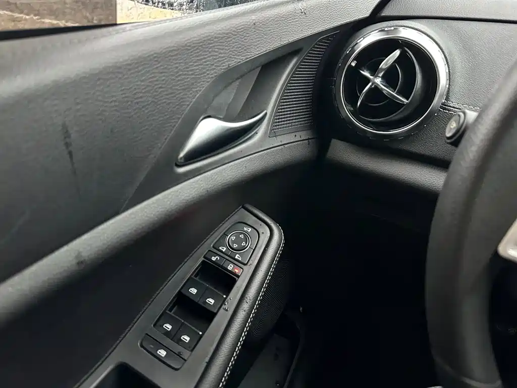 BYD Yuan EV — миниатюра 20