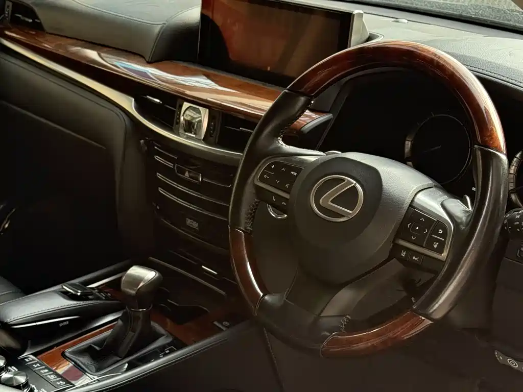 Lexus LX 2017 570
