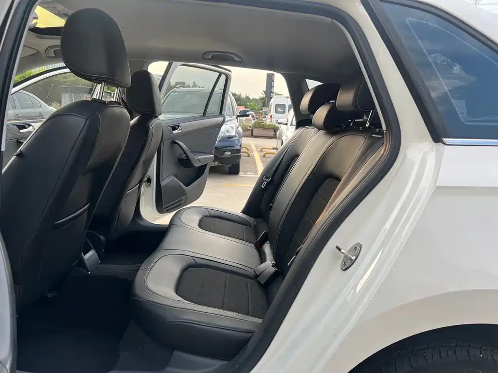Skoda Rapid Spaceback — миниатюра 5