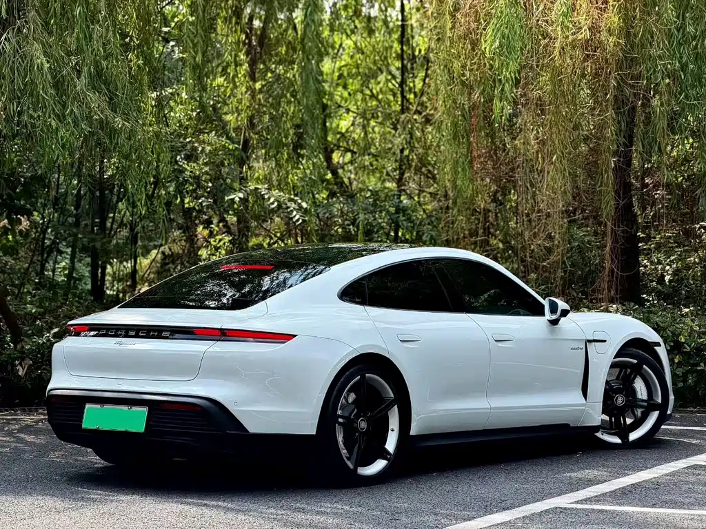 Porsche Taycan — миниатюра 4