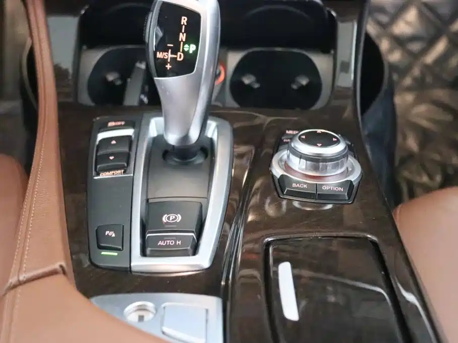 BMW 5 Series — миниатюра 10
