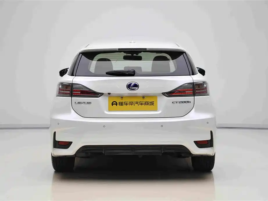 Lexus CT — миниатюра 5