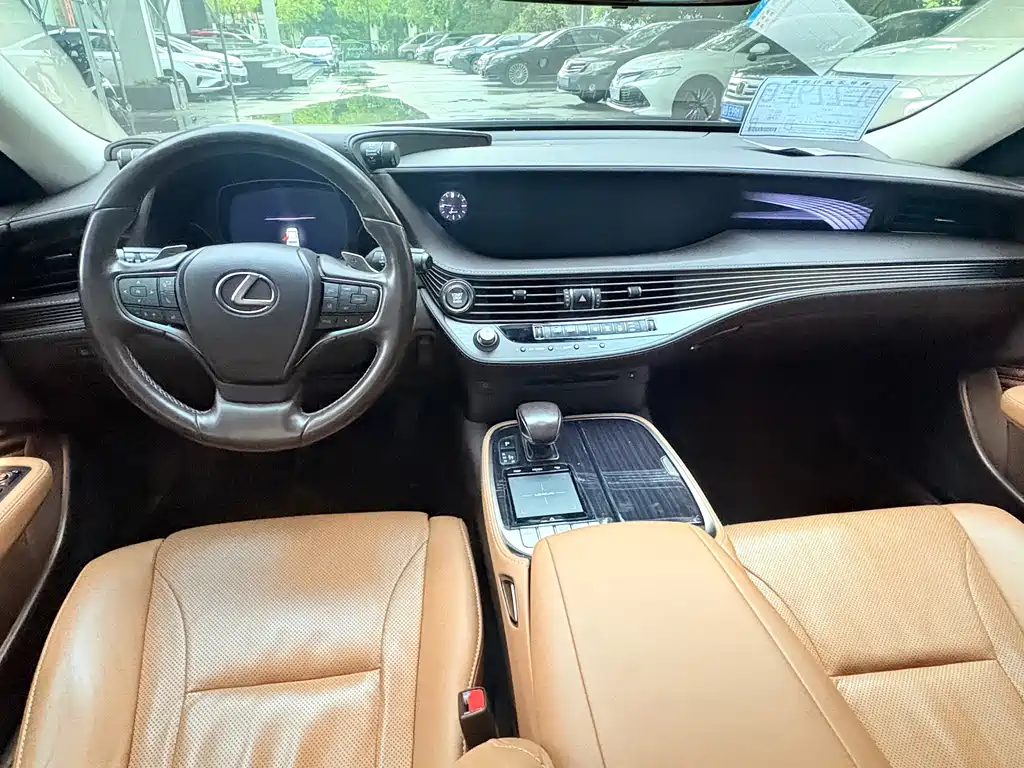 Lexus LS — миниатюра 6