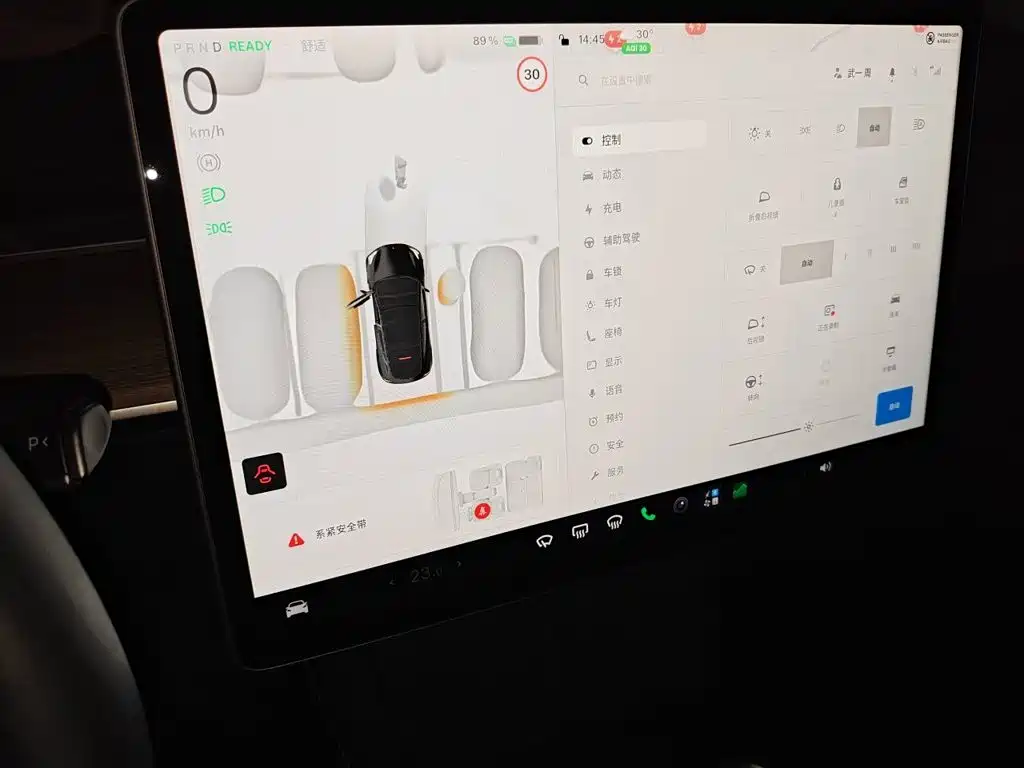 Tesla Model Y — миниатюра 10