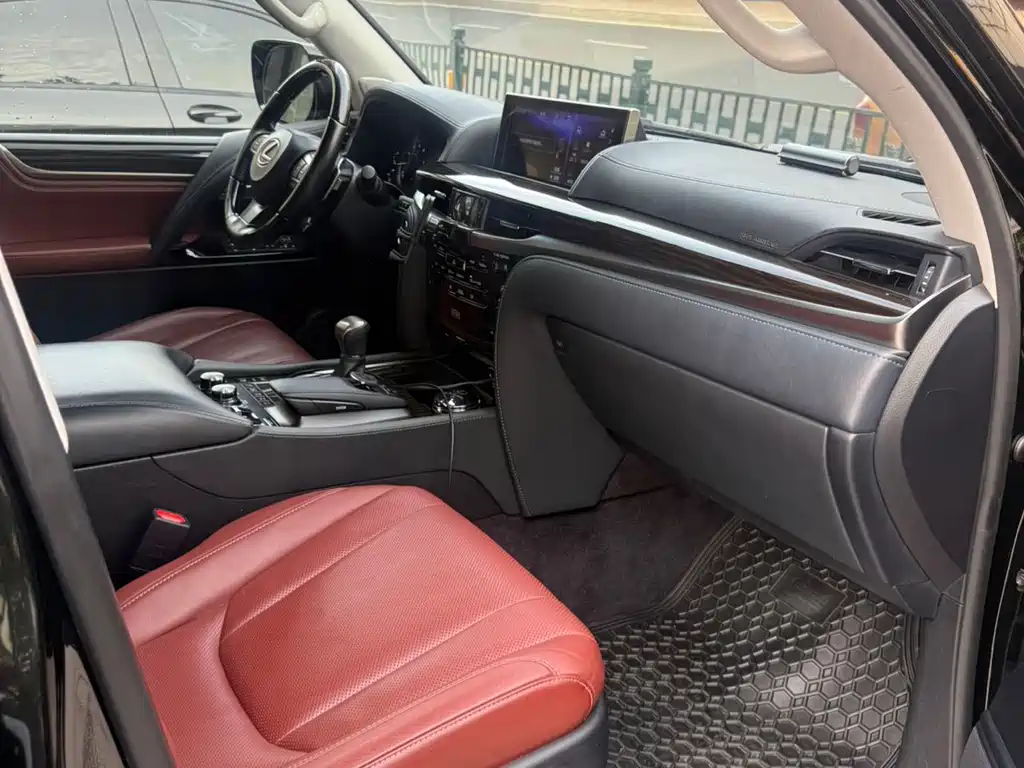 Lexus LX — миниатюра 14