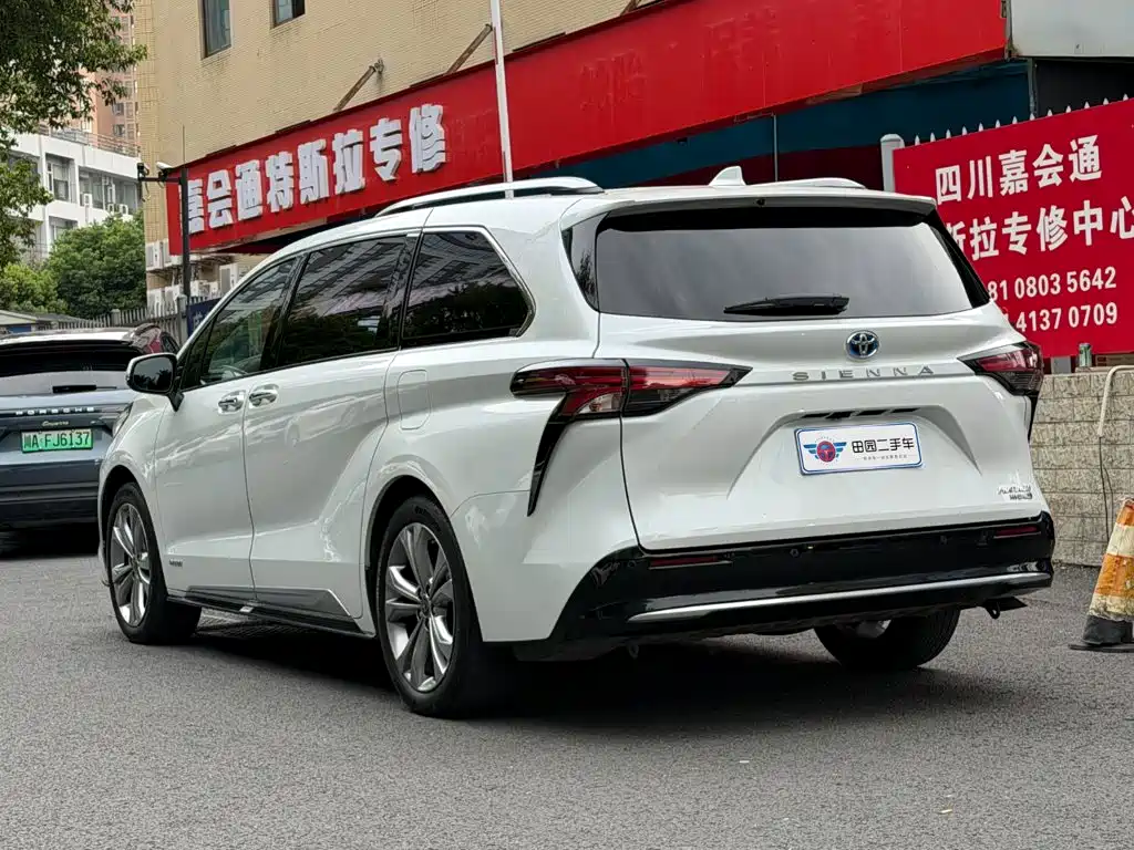 Toyota Sienna — миниатюра 4