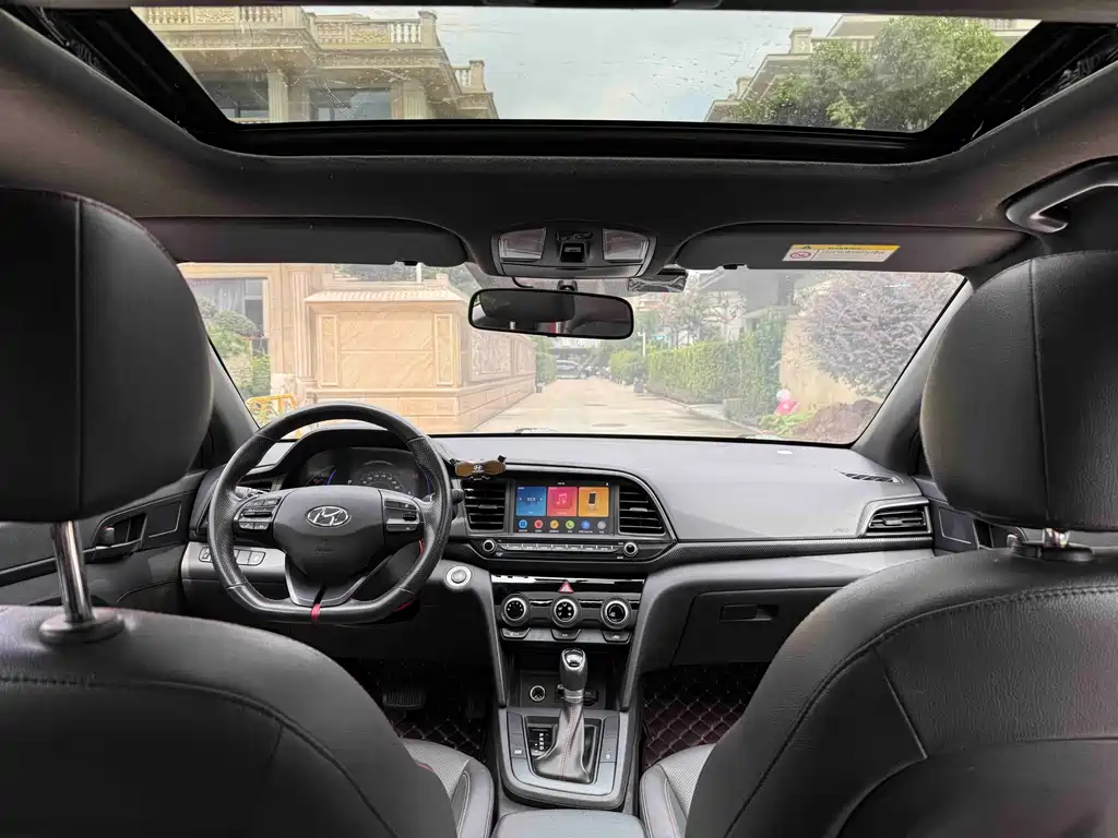 Hyundai Elantra — миниатюра 5