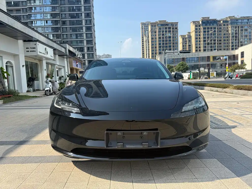 Tesla Model 3 — миниатюра 2