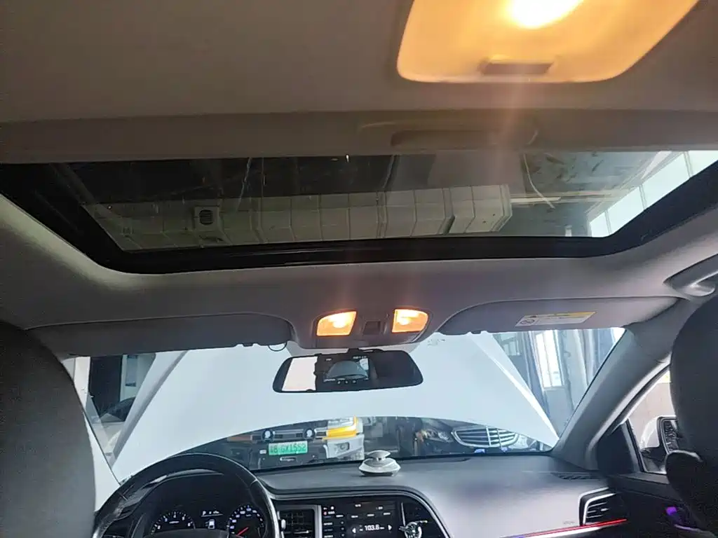 Hyundai Elantra — миниатюра 18