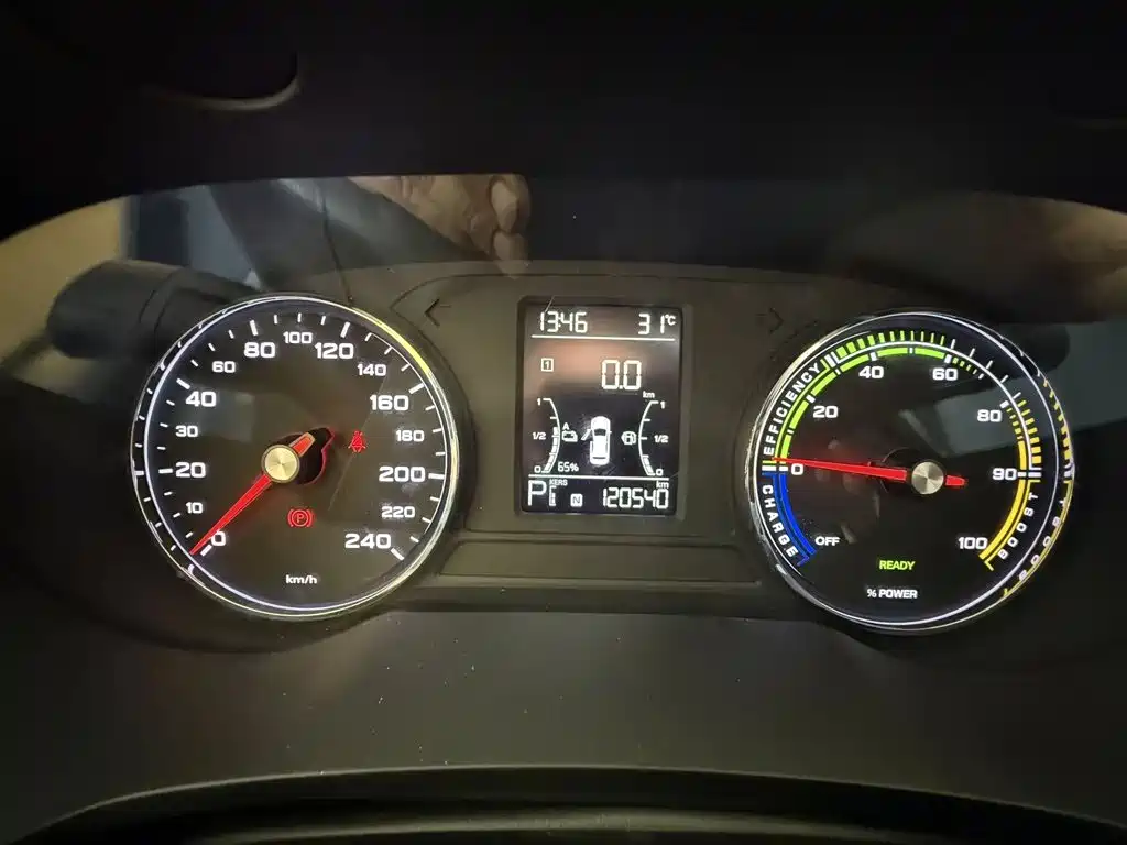 Roewe i6 MAX New Energy — миниатюра 17